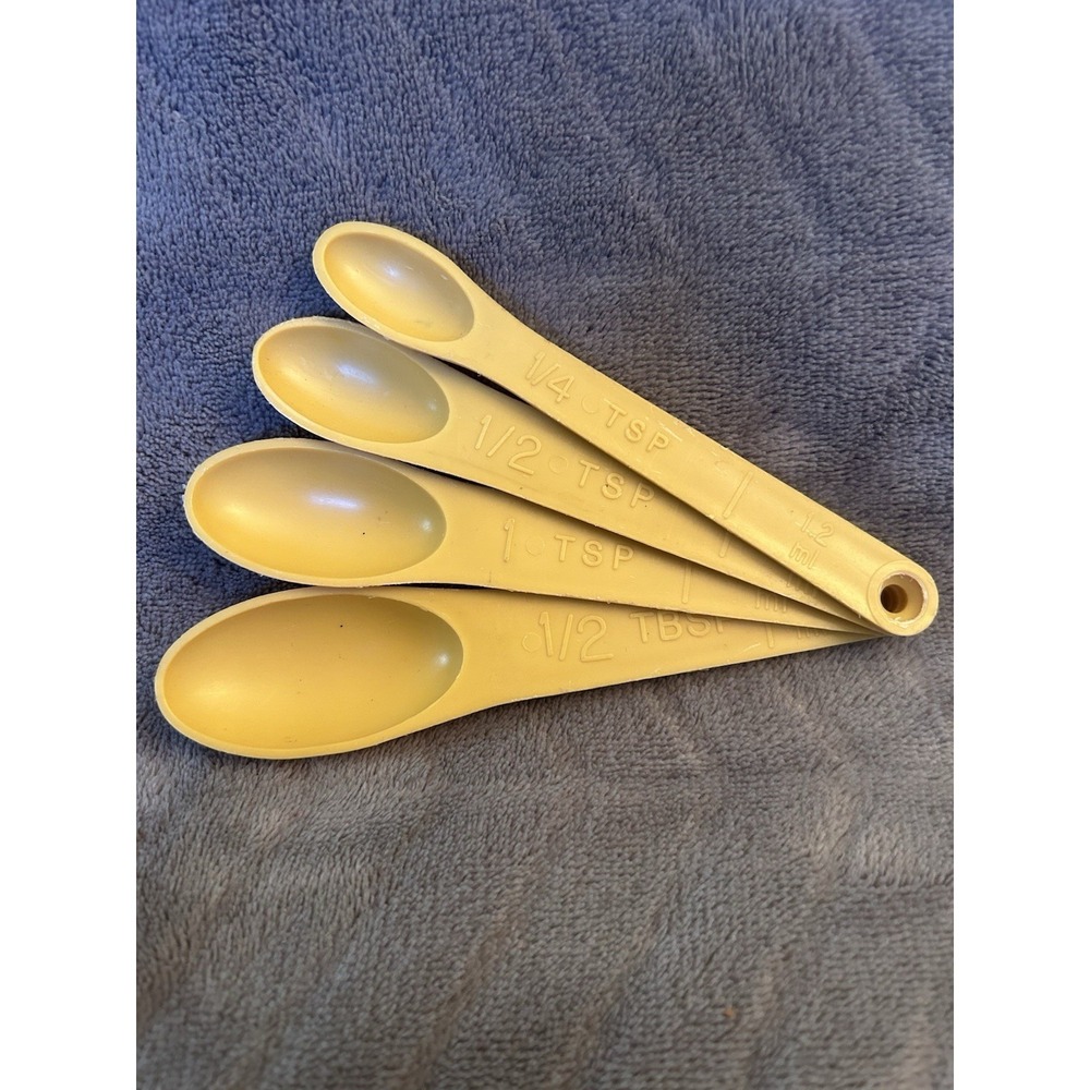 Vintage Yellow Plastic Measuring Spoons Set – 1/4 tsp to 1/2 Tbsp – 4 Piece